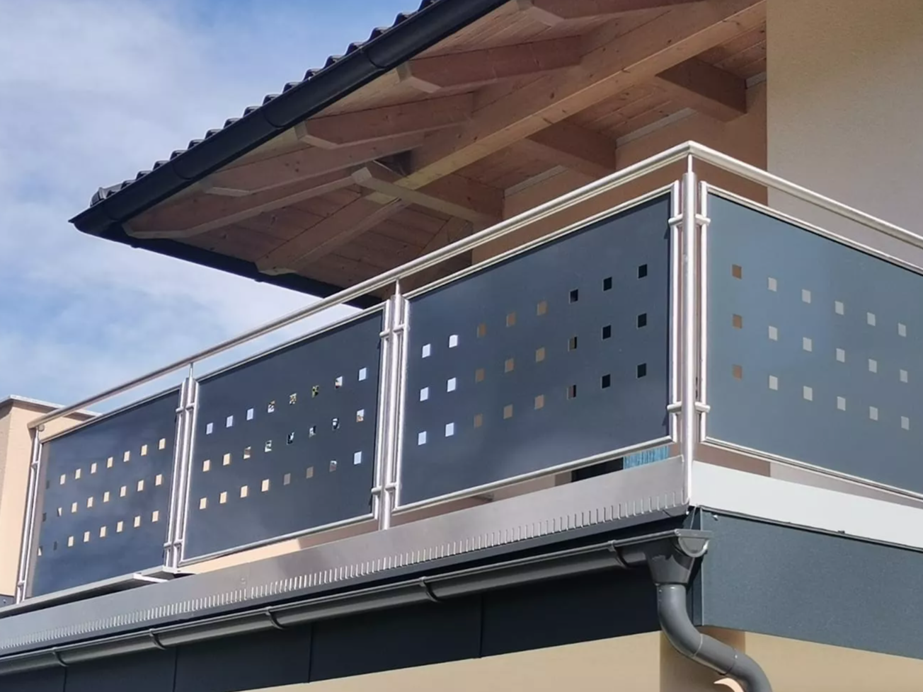 AM Design mit Metall Balkon