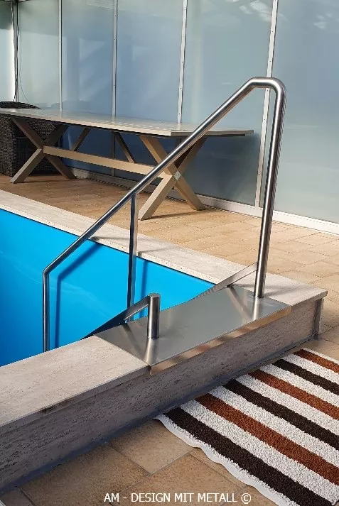 Pool Treppe aus Metall