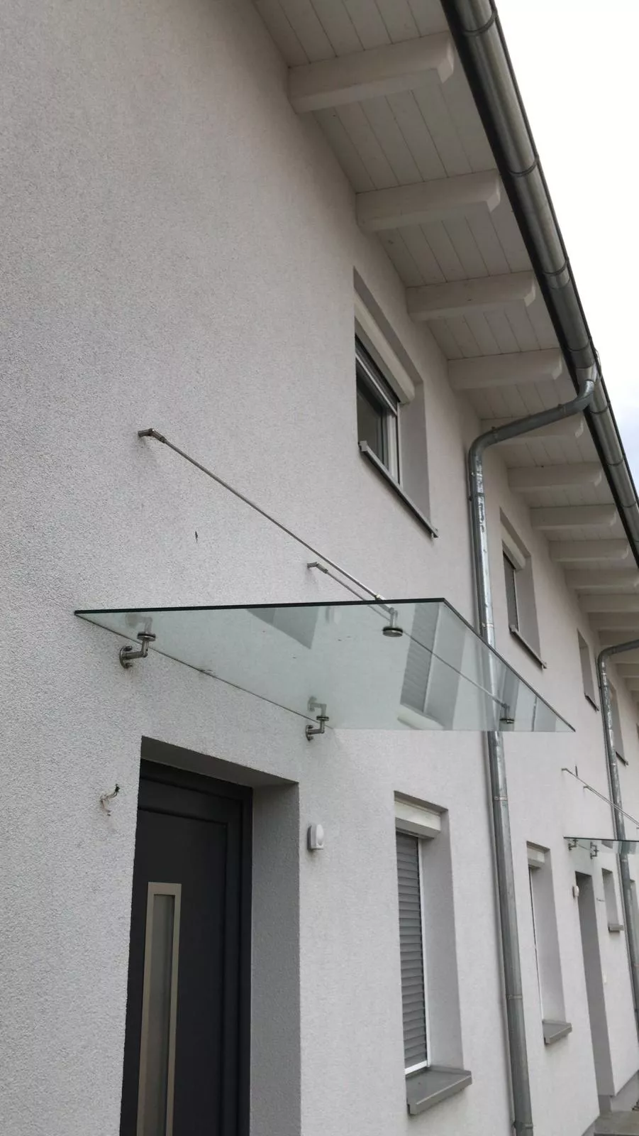 Überdachung Vordach aus Glas und Metall